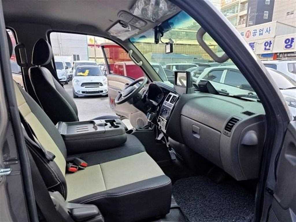 Hyundai Porter Double Cab/ Long Wheelbase/ 2WD Smart 10