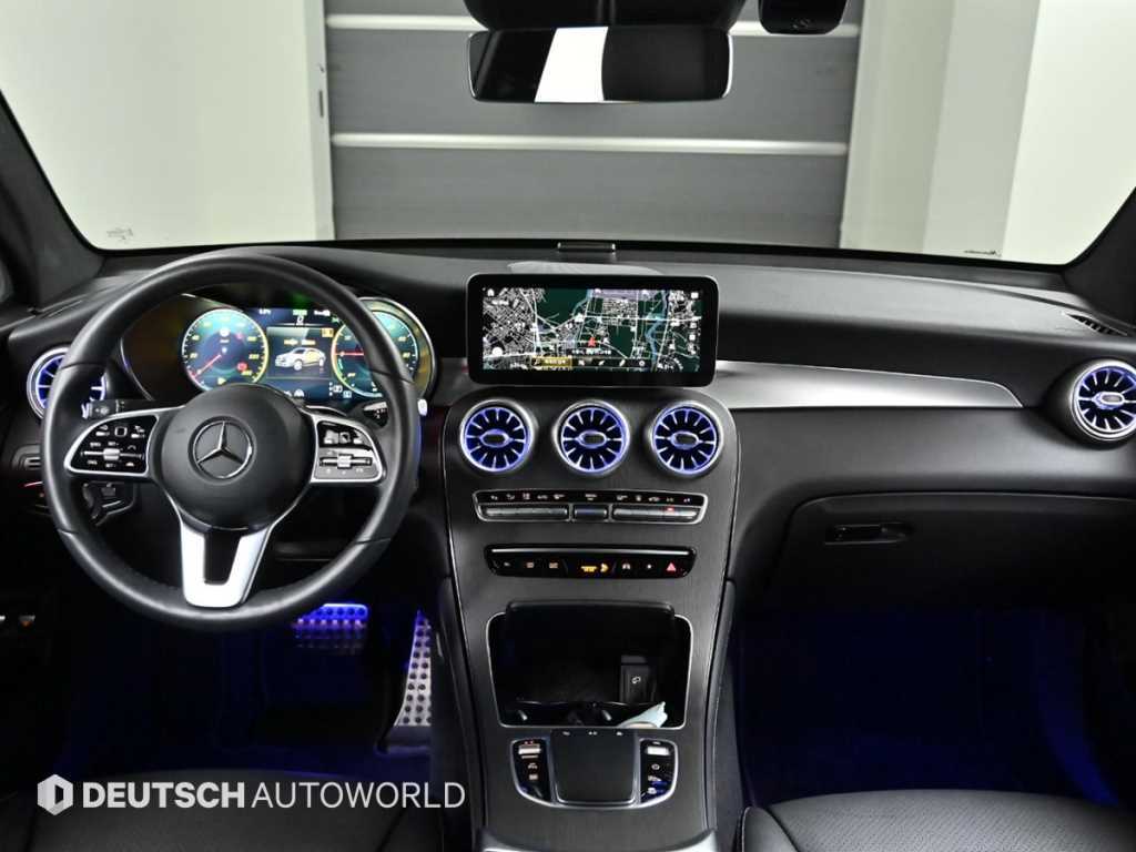 Mercedes-Benz GLC-Class GLC300e 4MATIC Coupe 8
