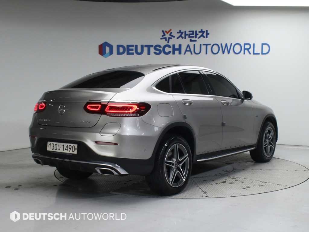Mercedes-Benz GLC-Class GLC300e 4MATIC Coupe 3