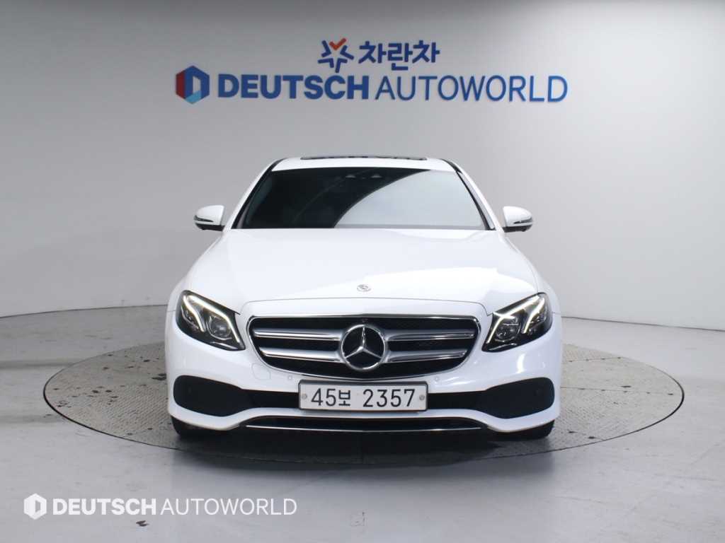 Mercedes-Benz E-Class E300 4MATIC Avantgarde 4