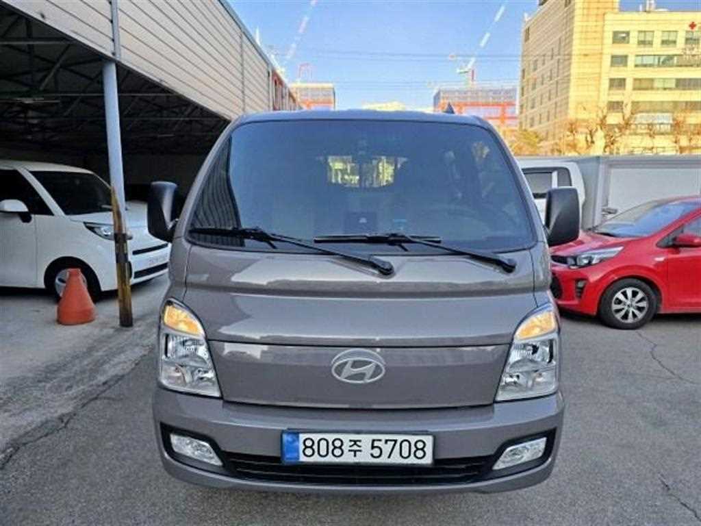 Hyundai Porter Double Cab/ Long Wheelbase/ 2WD Smart 3