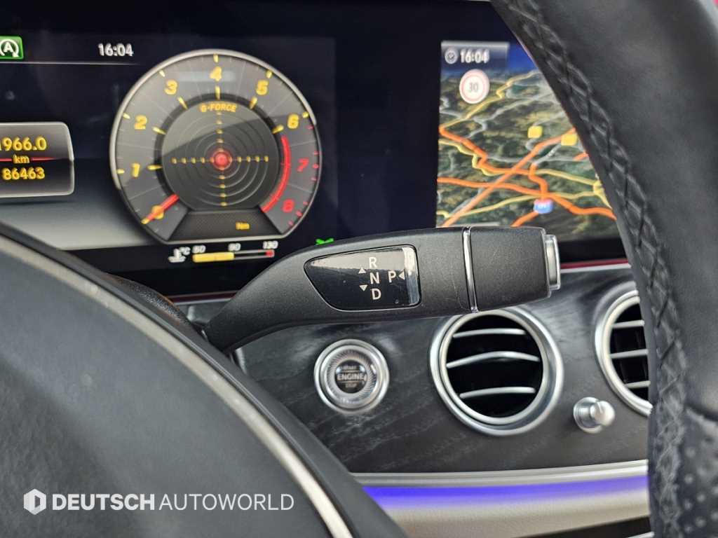 Mercedes-Benz E-Class E300 4MATIC Avantgarde 10