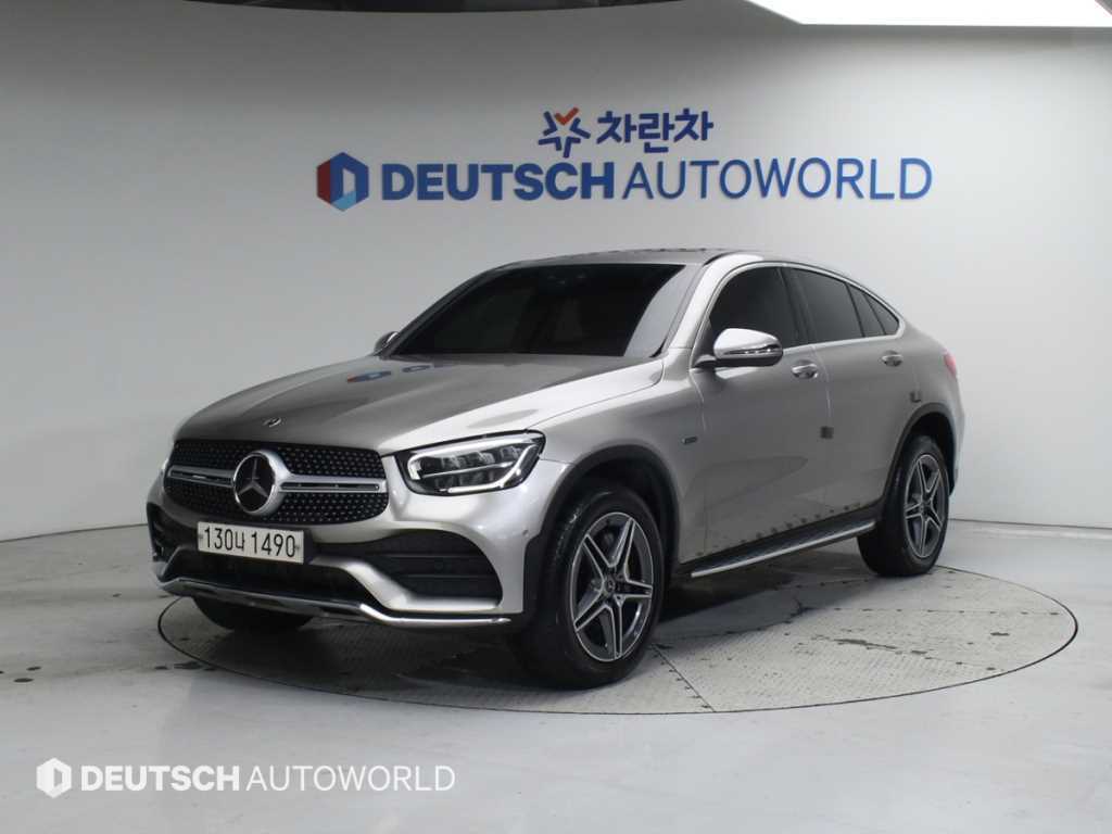 Mercedes-Benz GLC-Class GLC300e 4MATIC Coupe 2