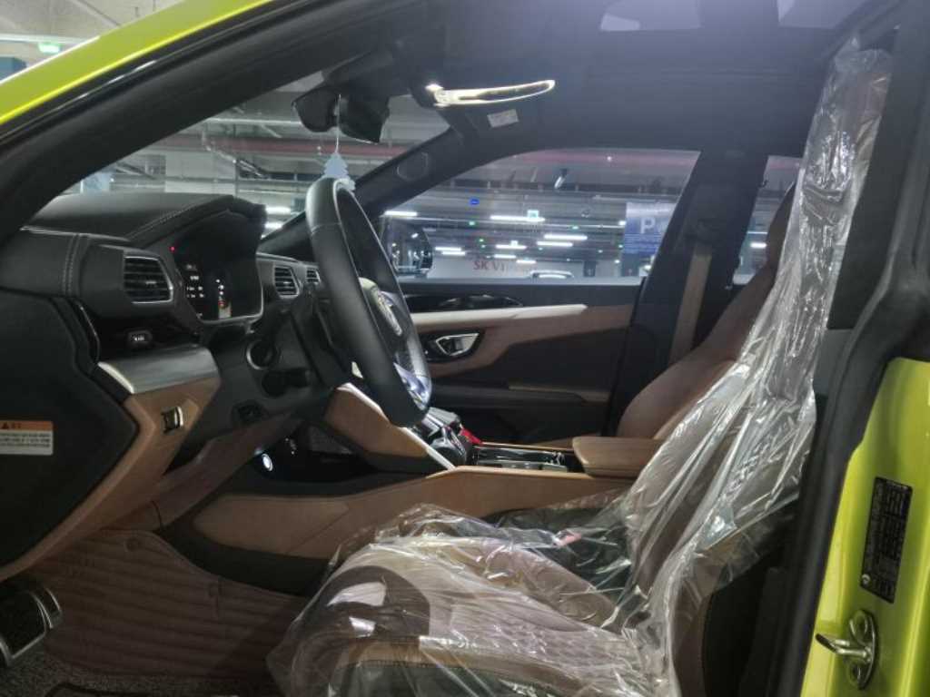 Lamborghini Urus 4.0 V8 S 10