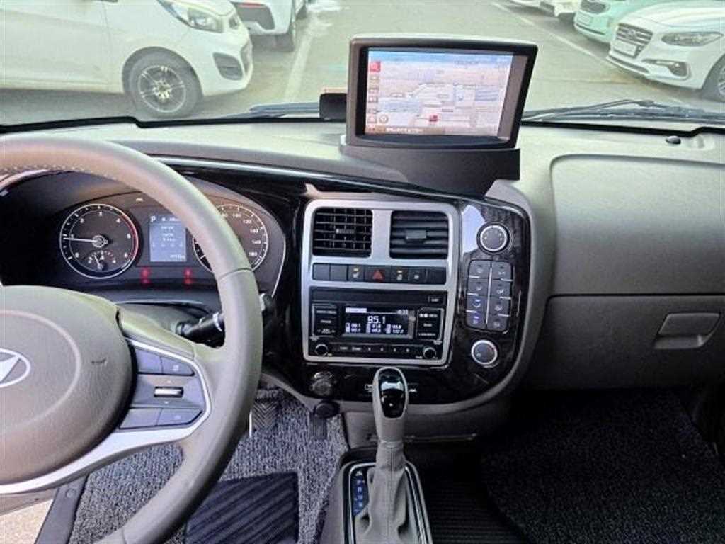 Hyundai Porter Double Cab/ Long Wheelbase/ 2WD Smart 8