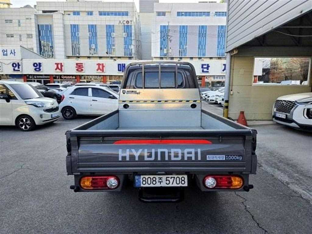 Hyundai Porter Double Cab/ Long Wheelbase/ 2WD Smart 4