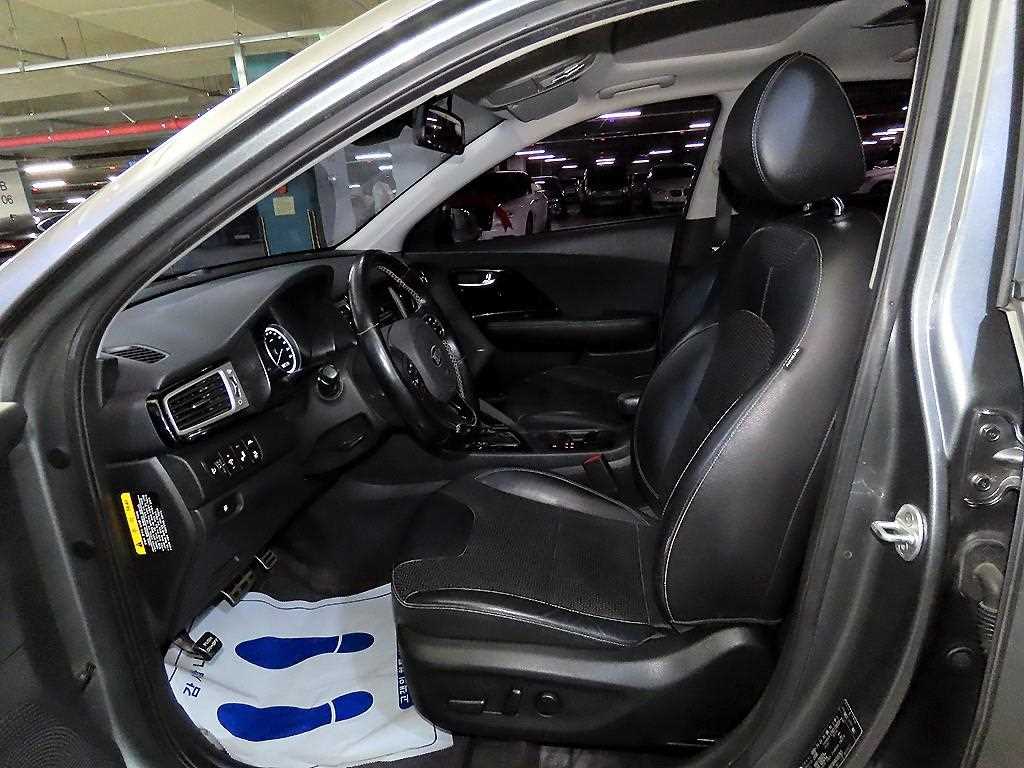 Kia Niro 1.6 Hybrid Noblesse 7