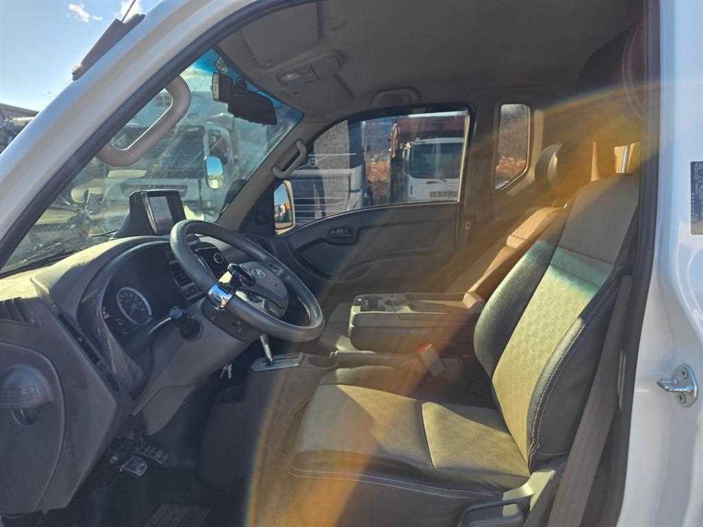 Hyundai Porter Super Cab/ Long Wheelbase/ CRDi 9