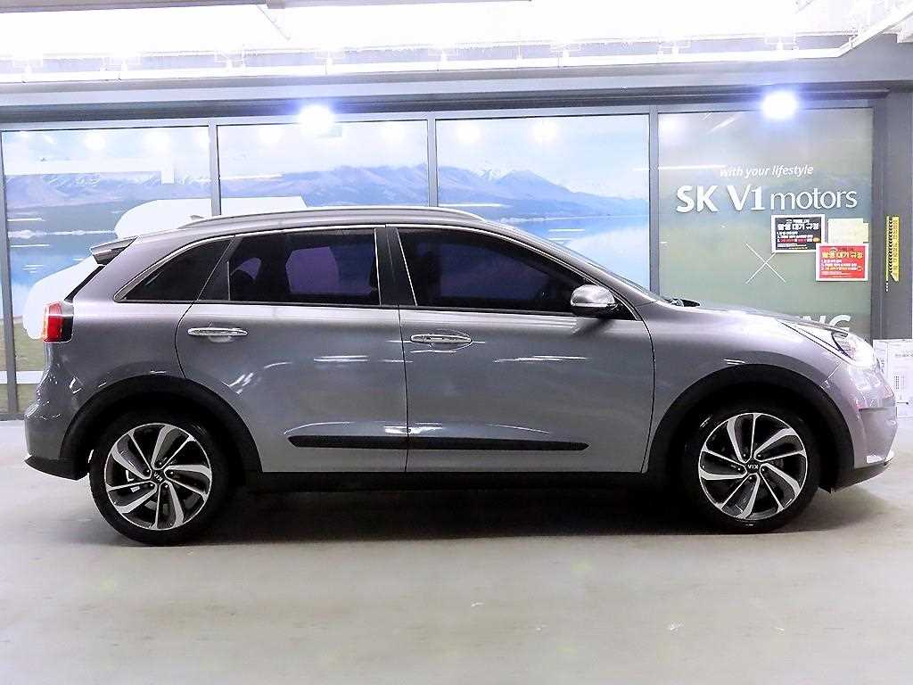 Kia Niro 1.6 Hybrid Noblesse 4