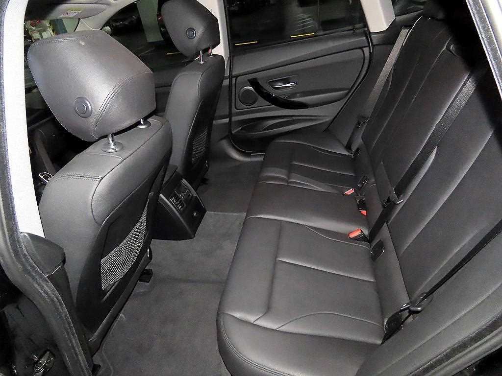 BMW 3 Series GT 320D xDrive Premium 8