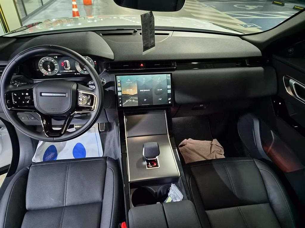 Land Rover Range Rover 2.0 P250 Dynamic SE 9