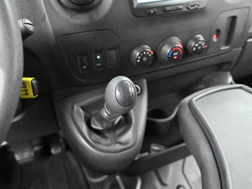 Renault Master 2.3 L 10