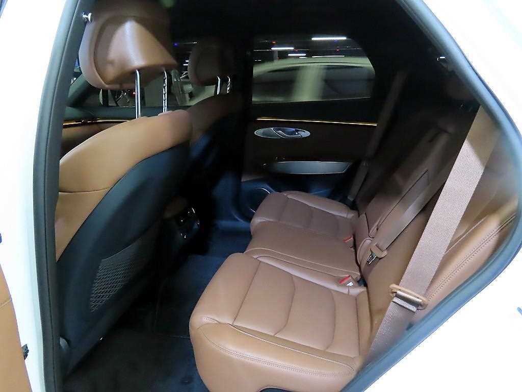 Genesis GV70 2.5T Gasoline 2WD Base Type 8