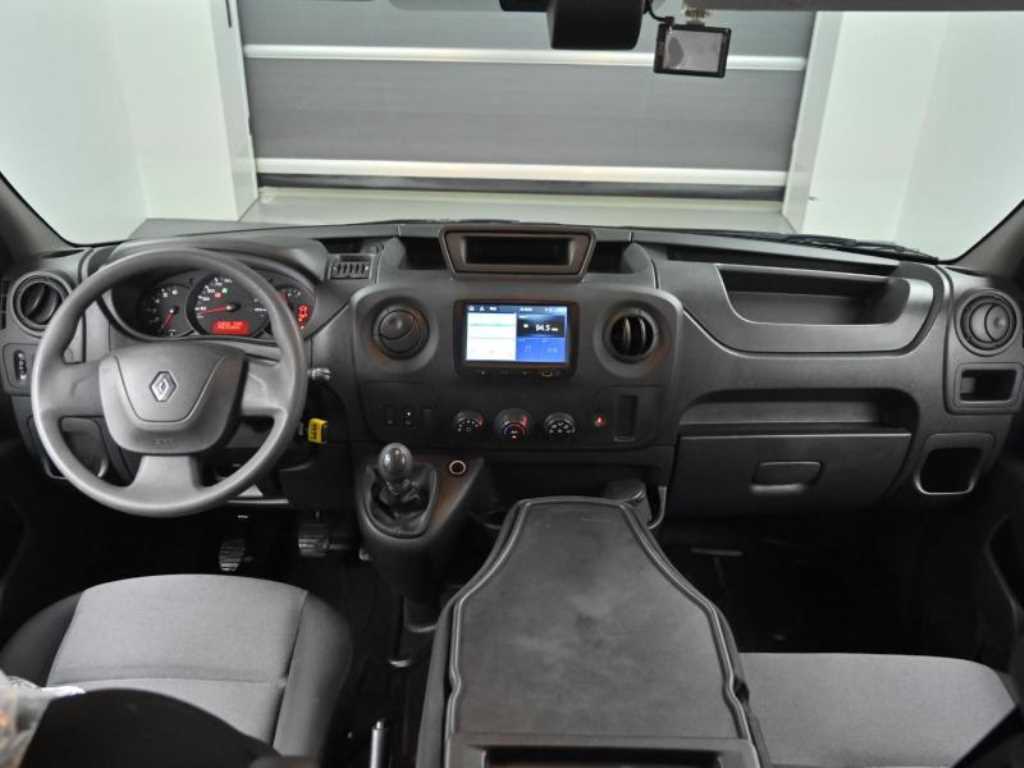 Renault Master 2.3 L 8