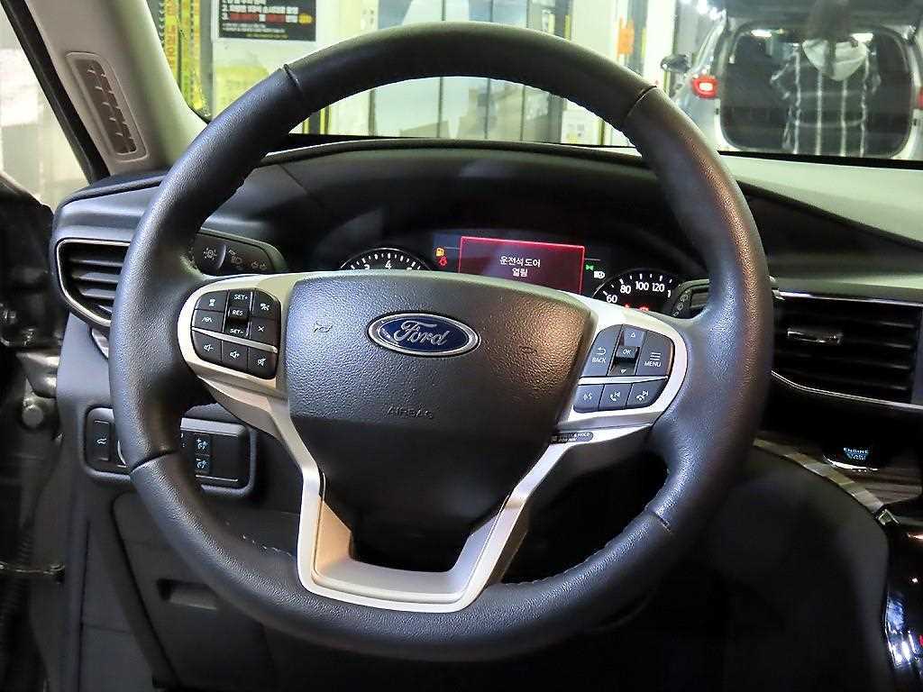 Ford Explorer 2.3 AWD Limited 9