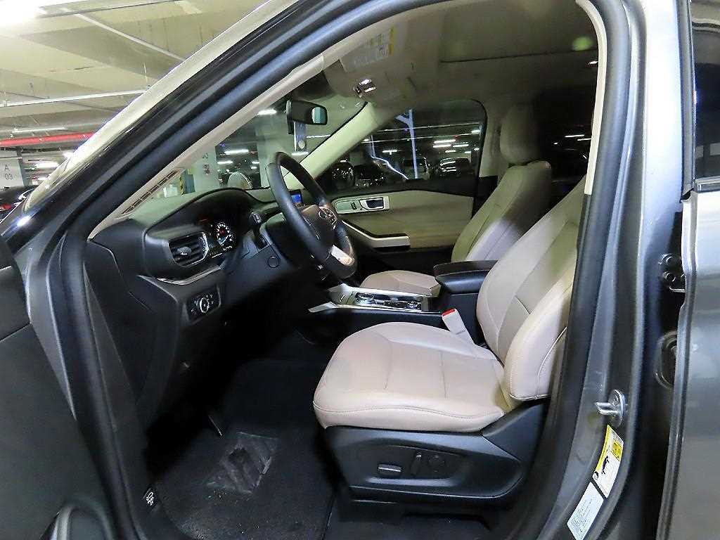 Ford Explorer 2.3 AWD Limited 7