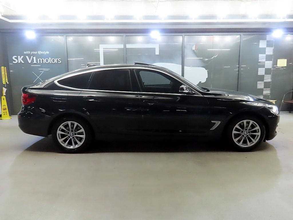 BMW 3 Series GT 320D xDrive Premium 4