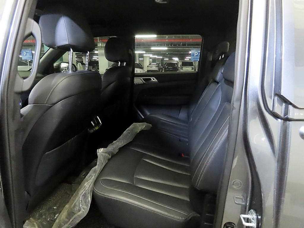 KG Mobility (Ssangyong) Rexton Diesel 2.2 4WD Professional S 8