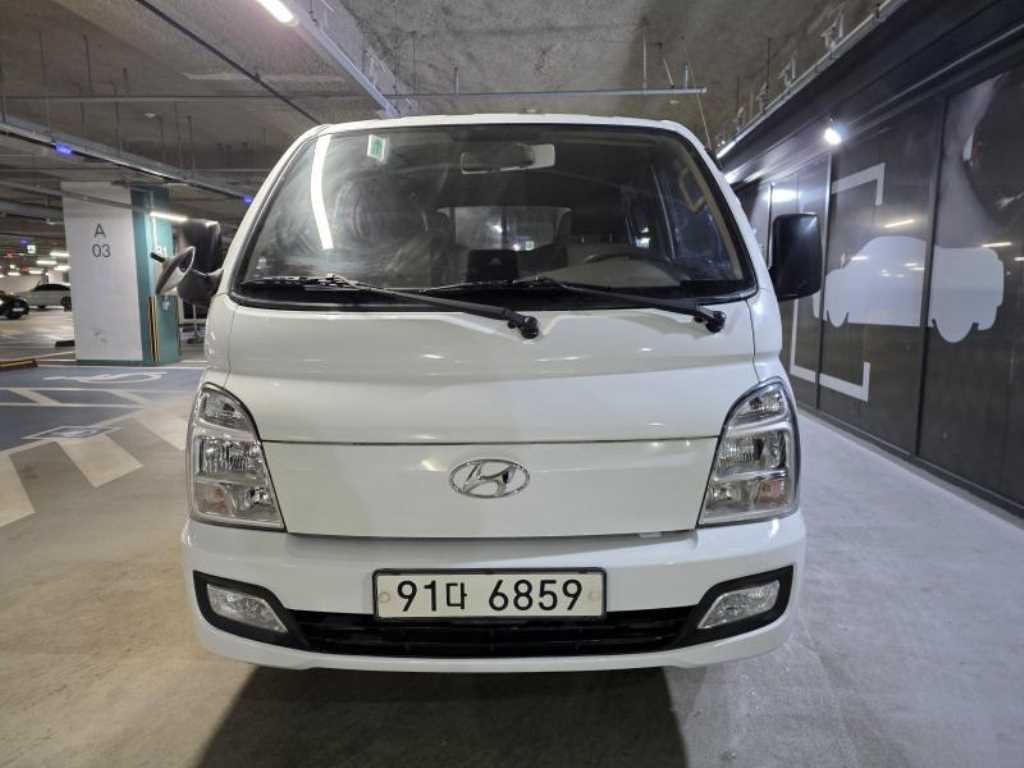 Hyundai Porter 1.0 Ton/ Double Cab/ Long Wheelbase/ CRDi Style