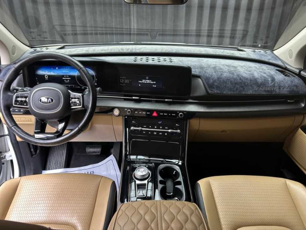 Kia Carnival Gasoline Signature 9