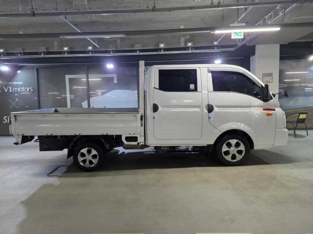 Hyundai Porter 1.0 Ton/ Double Cab/ Long Wheelbase/ CRDi Style 4