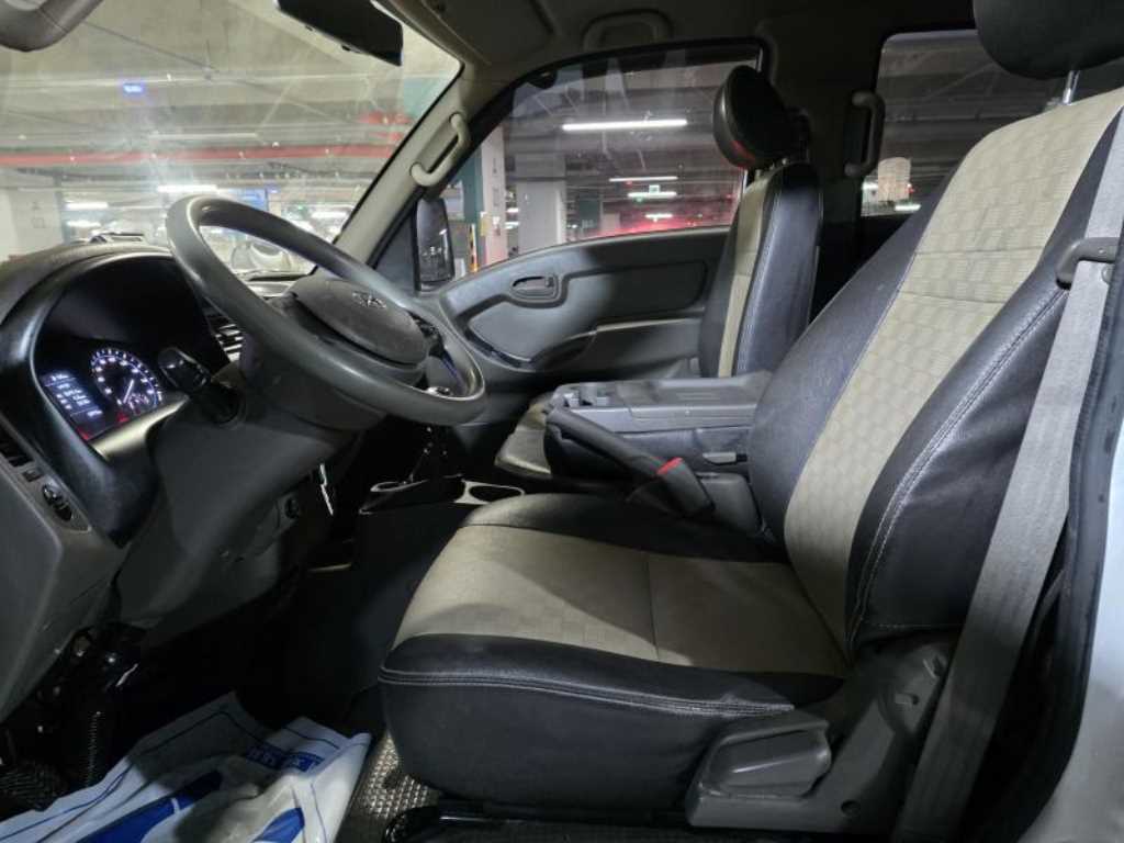 Hyundai Porter 1.0 Ton/ Double Cab/ Long Wheelbase/ CRDi Style 10