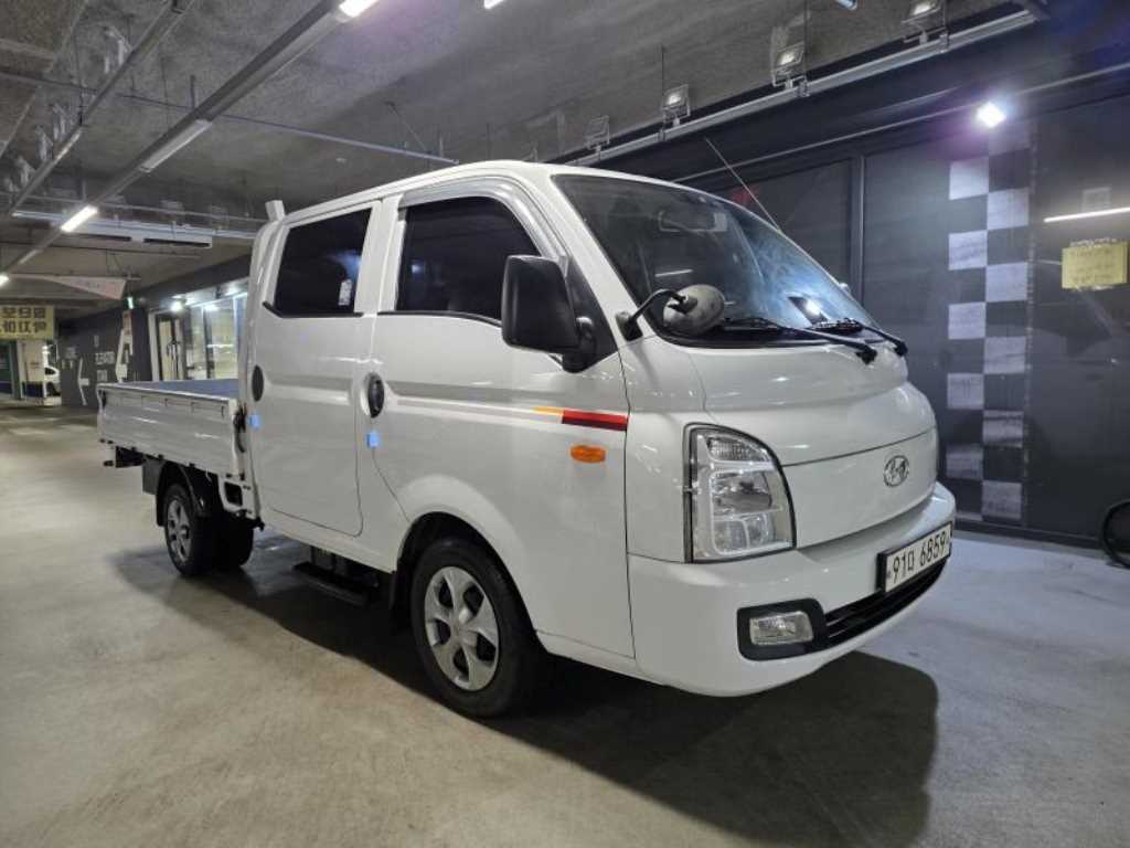 Hyundai Porter 1.0 Ton/ Double Cab/ Long Wheelbase/ CRDi Style 3