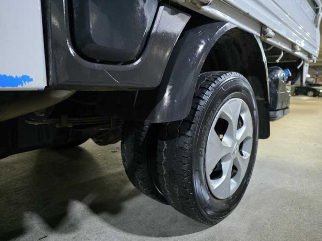 Hyundai Porter 1.0 Ton/ Double Cab/ Long Wheelbase/ CRDi Style 8