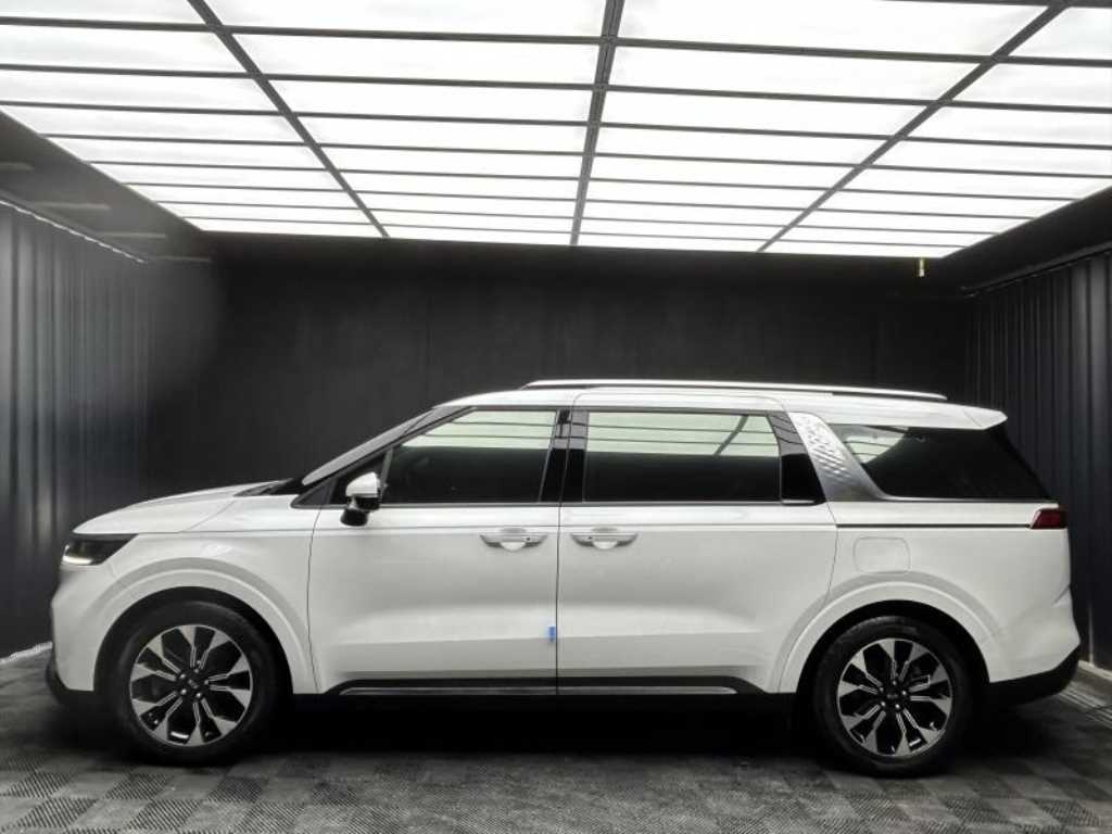 Kia Carnival Gasoline Signature 3