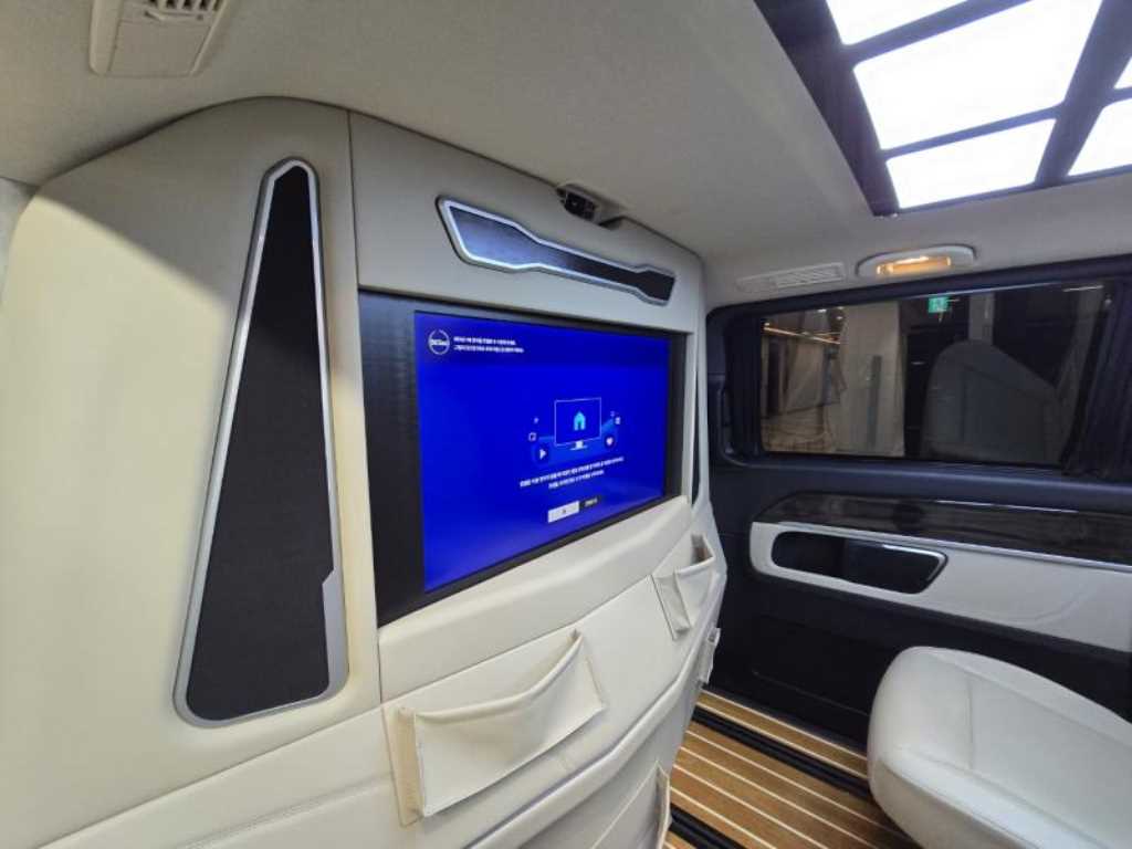 Mercedes-Benz V-Class V300 d 9