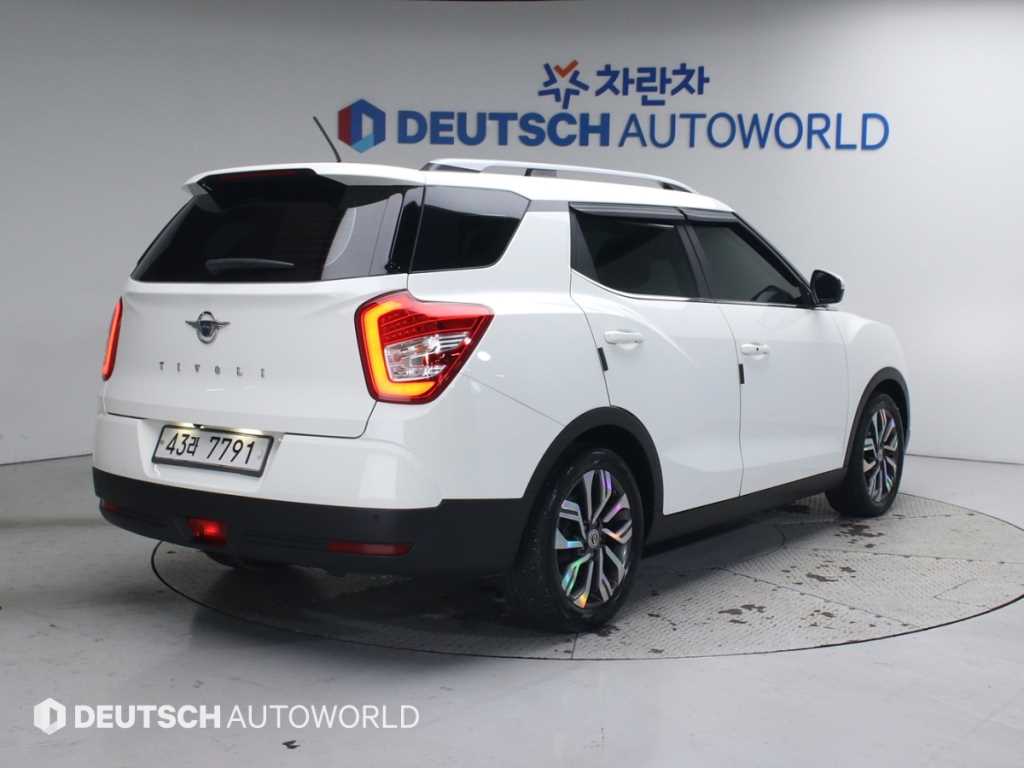 KGM 티볼리 2WD 디젤 1.6 IX 사진 2/20
