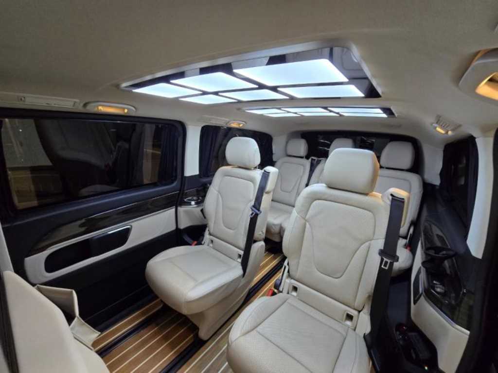 Mercedes-Benz V-Class V300 d 8