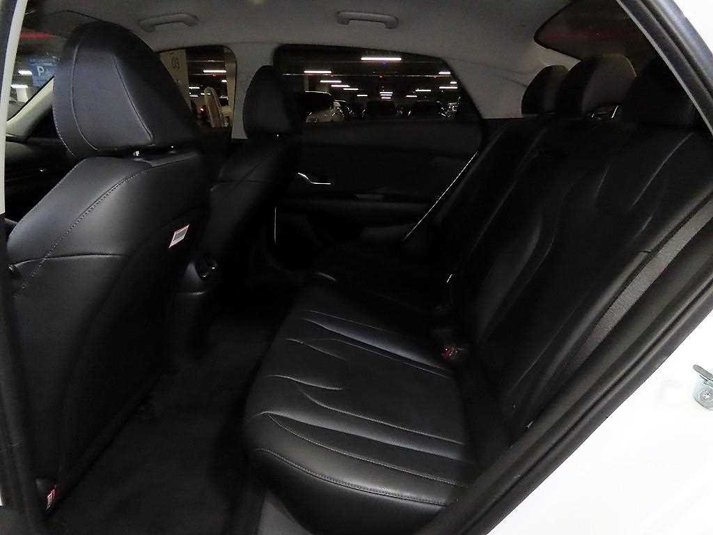 Hyundai Avante 1.6 Modern 8