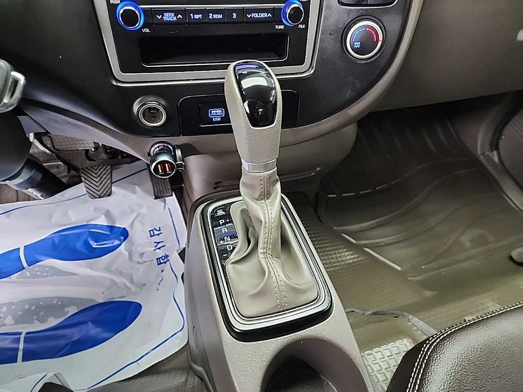 Hyundai Porter Double Cab/ Long Wheelbase/ CRDi Smart 8