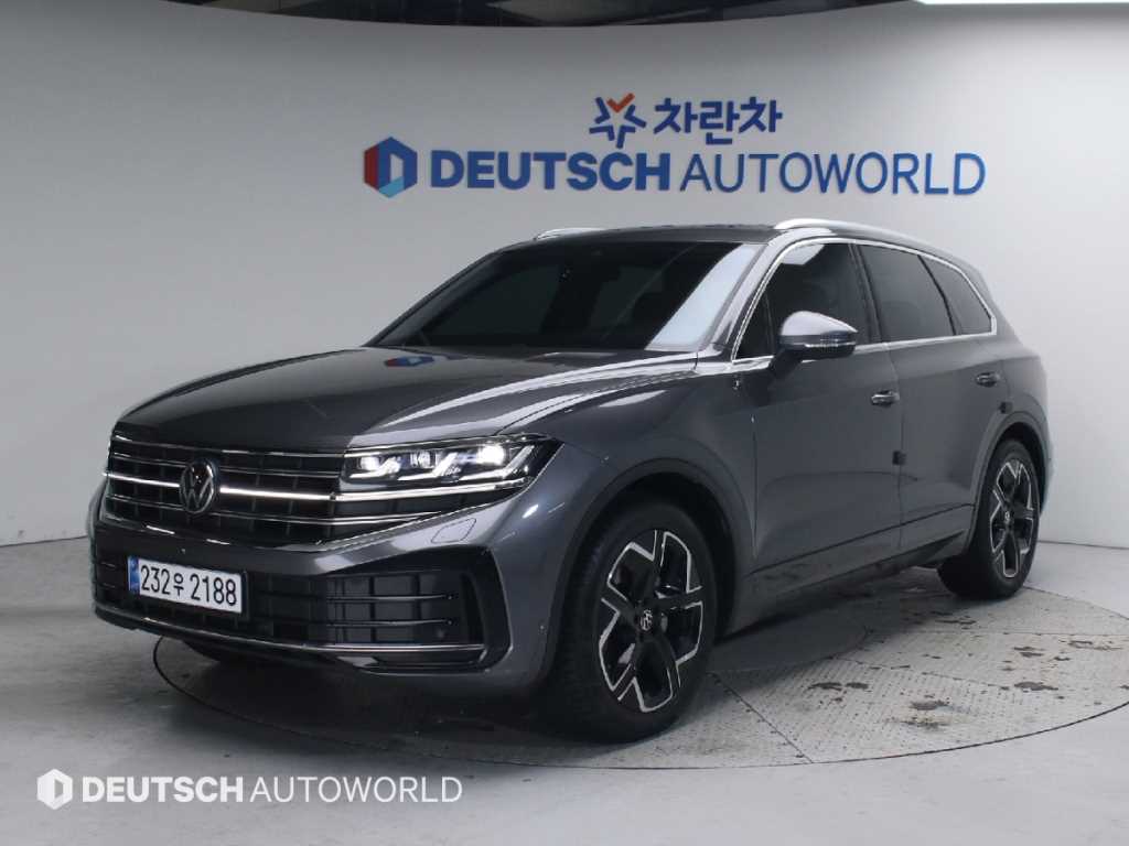 투아렉 3세대 3.0 TDI 프레스티지 2024년식