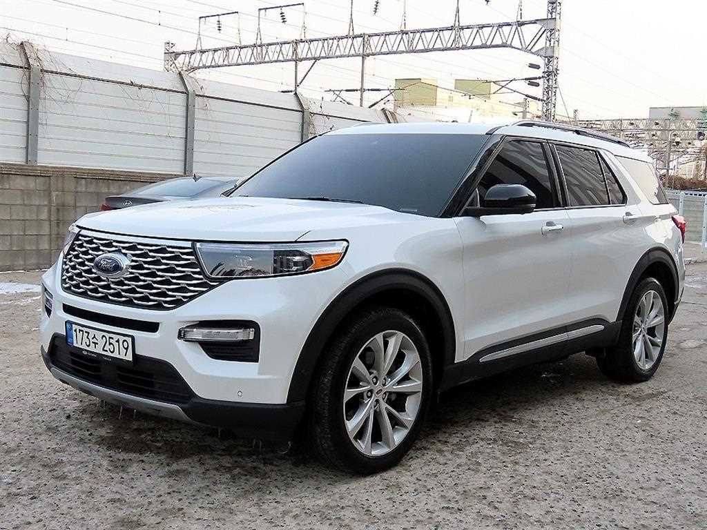 Ford Explorer 3.0 AWD Platinum — фото 2