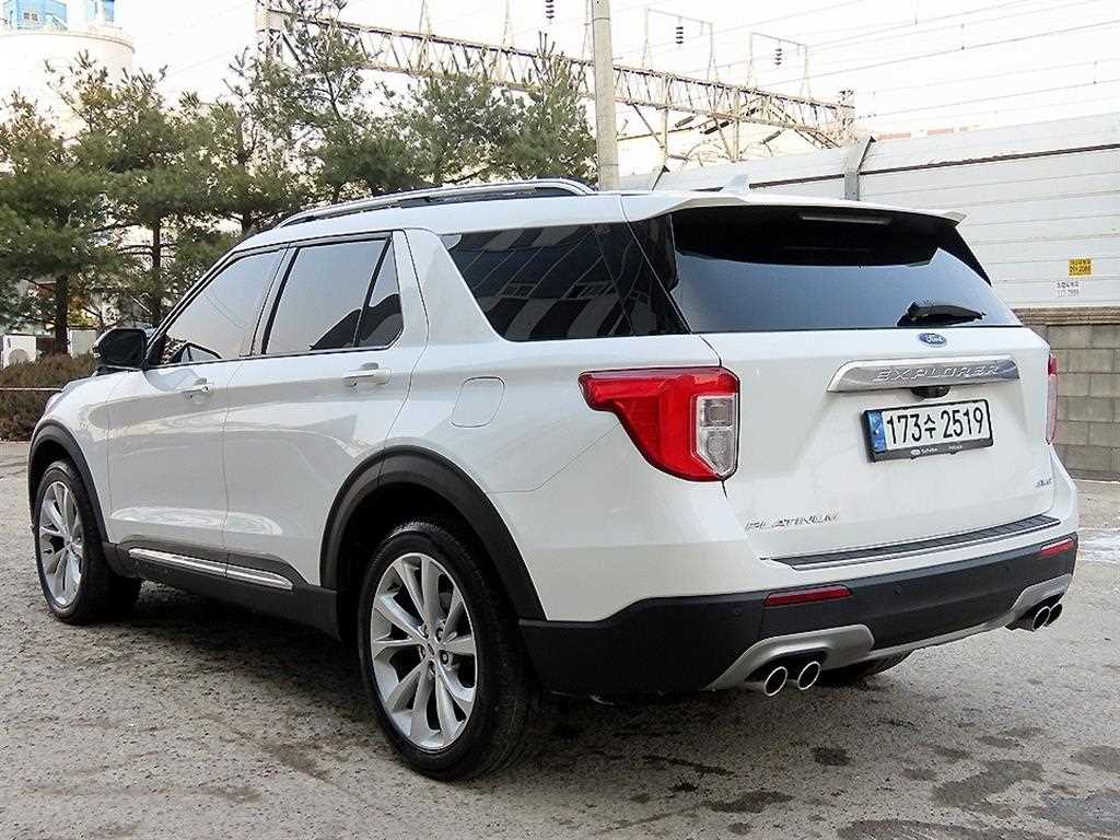 Ford Explorer 3.0 AWD Platinum — фото 3