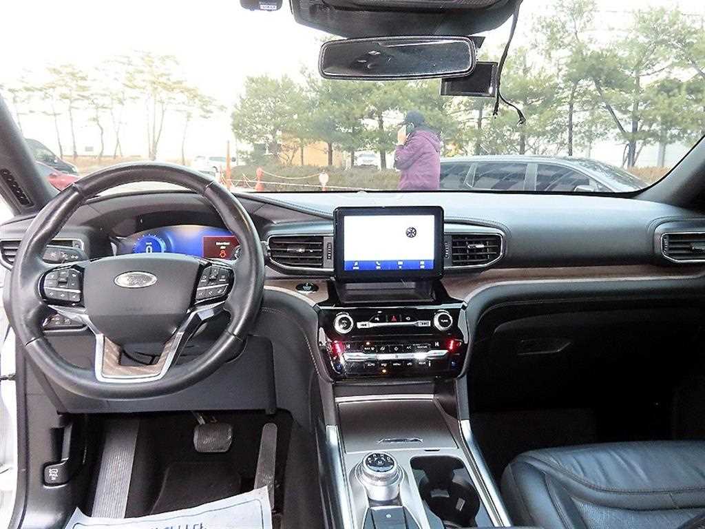 Ford Explorer 3.0 AWD Platinum 8