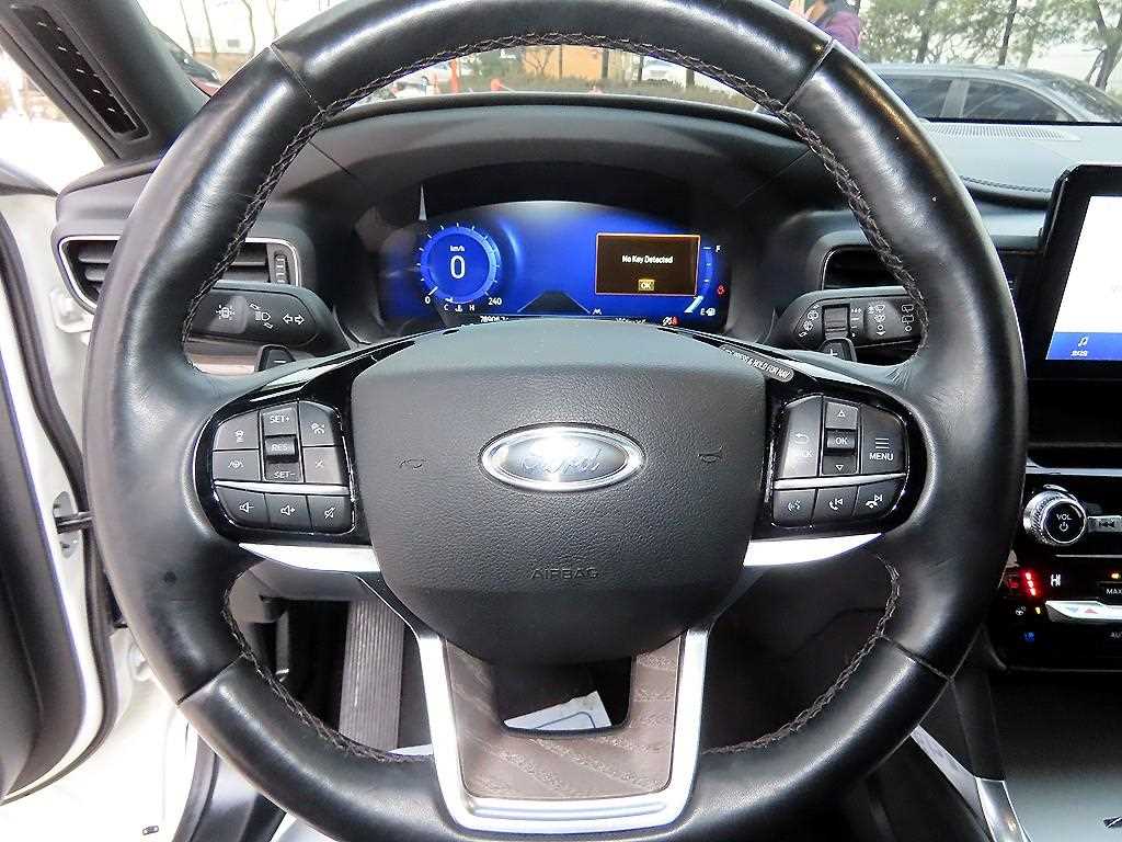 Ford Explorer 3.0 AWD Platinum 9