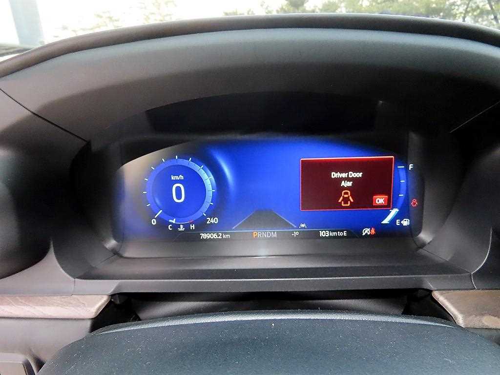 Ford Explorer 3.0 AWD Platinum 10