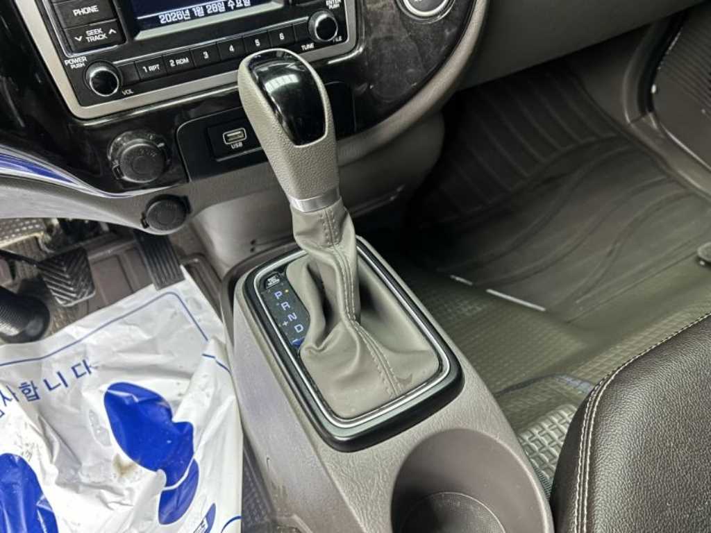 Hyundai Porter 1.0 Ton/ Double Cab/ Long Wheelbase/ CRDi Modern 9