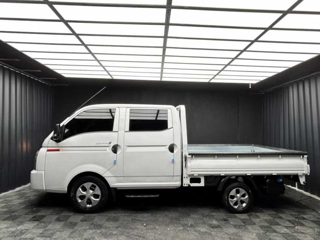 Hyundai Porter 1.0 Ton/ Double Cab/ Long Wheelbase/ CRDi Modern 3