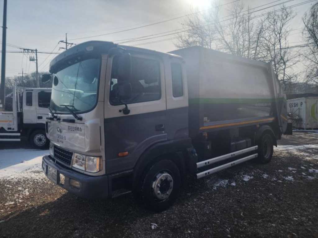 현대 압착진개 메가트럭 5톤 - 중고 트럭 매물 이미지