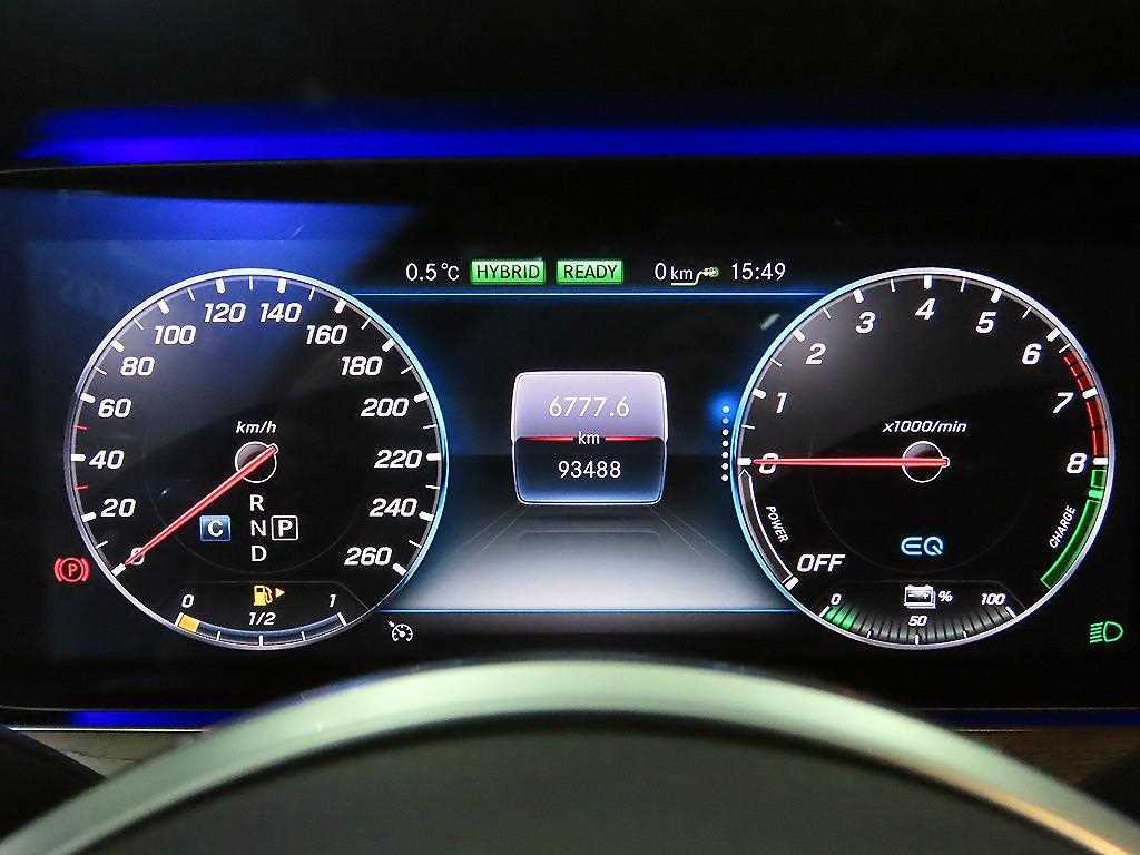 Mercedes-Benz E-Class E300e Exclusive 10