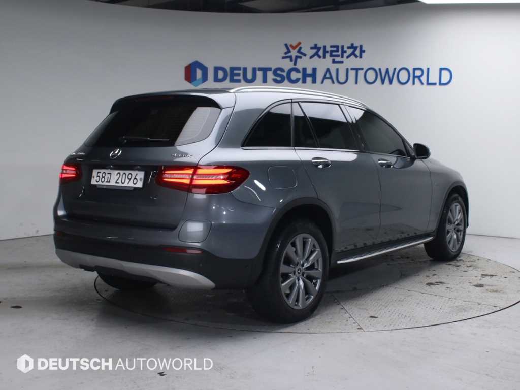 벤츠 GLC 클래스 GLC 350 e 4MATIC 사진 2/20