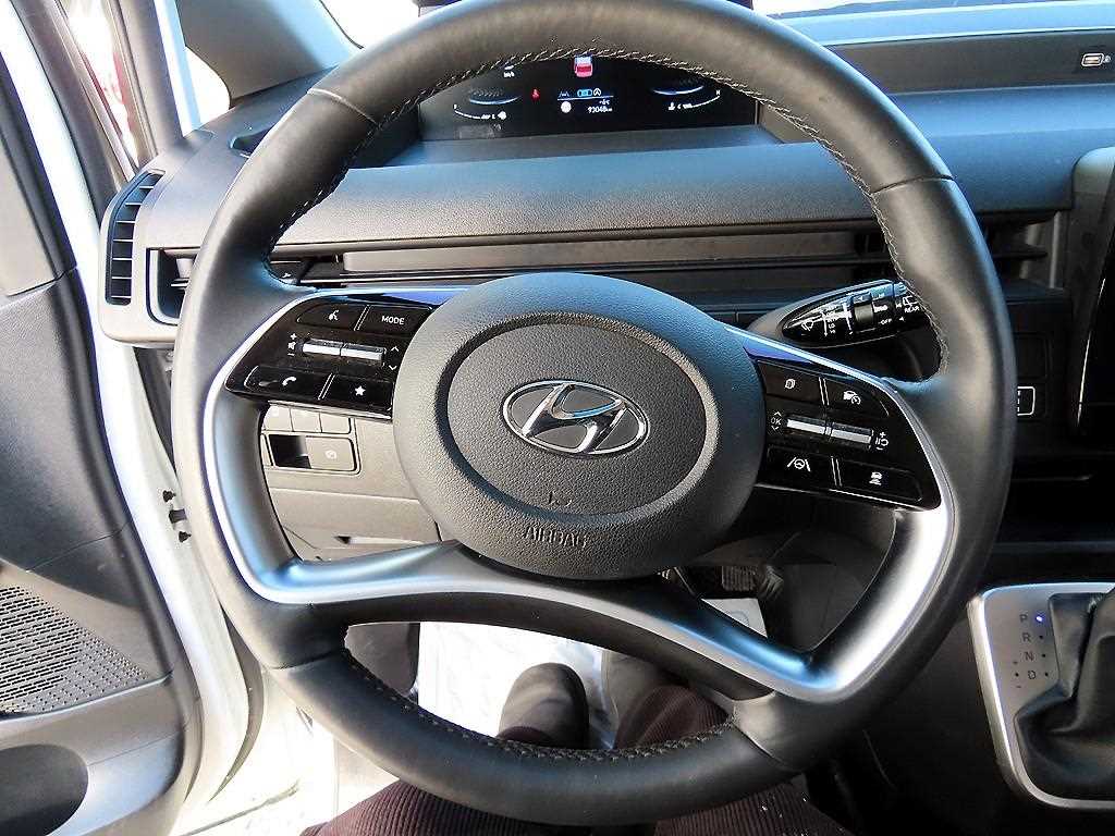 Hyundai Staria 4WD Diesel Tourer Modern 10