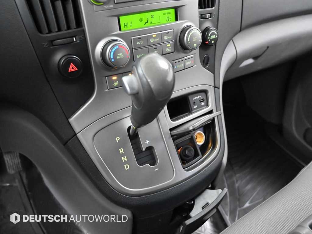 Hyundai Starex Wagon CVX Luxury 10