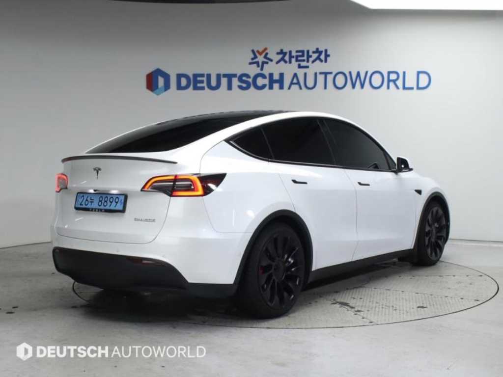 Tesla Model Y Performance 3