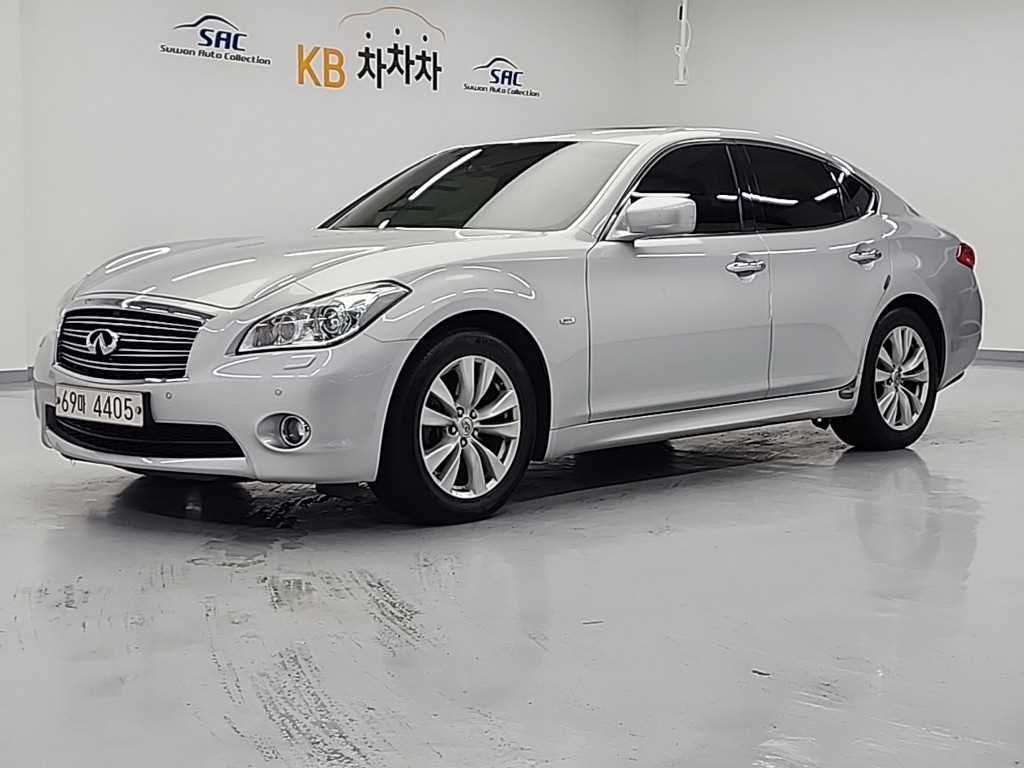 M37 프리미엄 2011년식