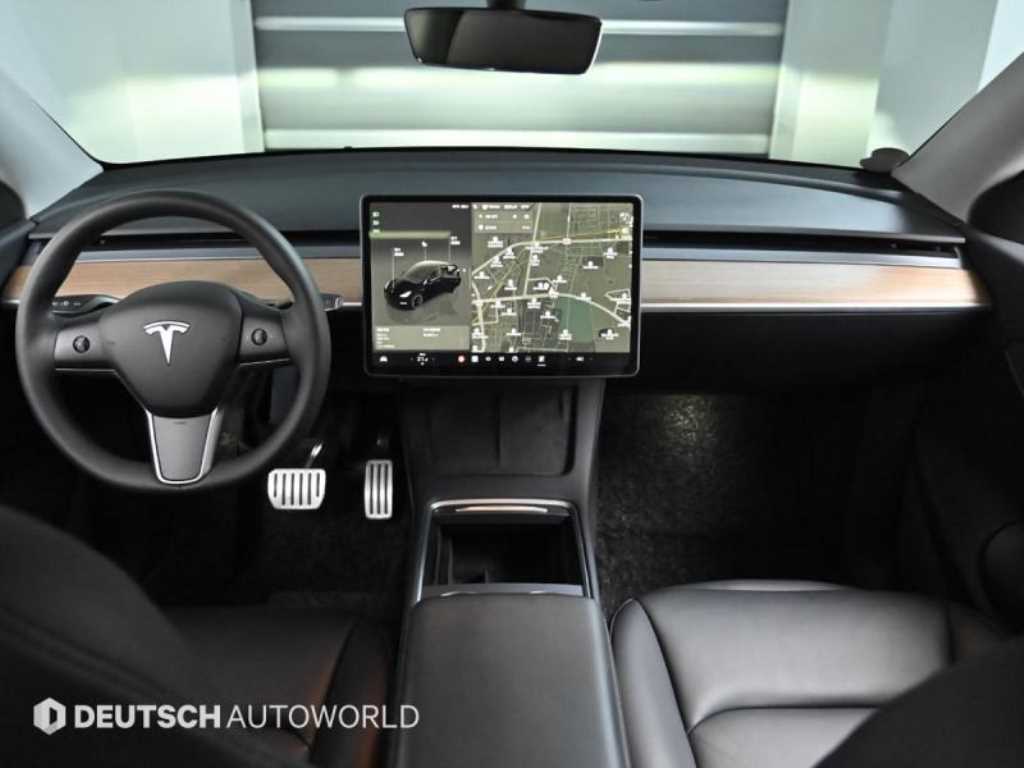 Tesla Model Y Performance 8